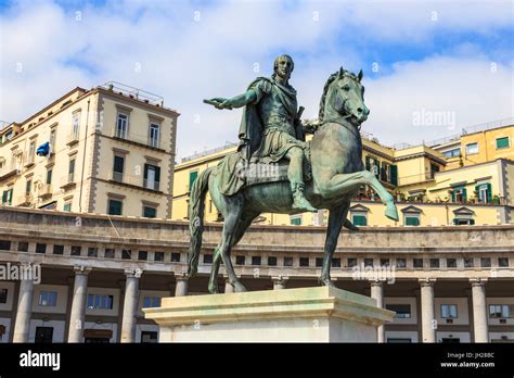 Statua Equestre Di Carlo Iii Di Canova Piazza Del Plebiscito La Citt