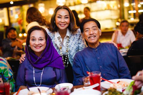 Dato Seri Dr Farah Khan Hosts Buka Puasa At Mama San KL The Melium Group