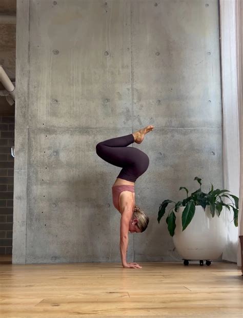 elevate  handstand practice   specialized app designed