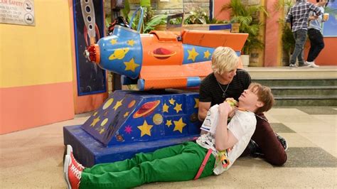 Watch Austin & Ally Season 4 Episode 16 - Rejection & Rocketships ...