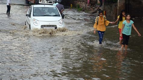 Heavy Rain Lashes Delhi Ncr Offers Respite From The Scorching Heat