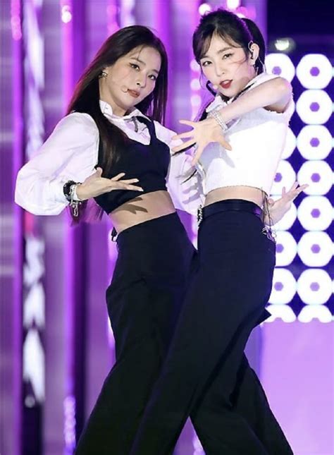 Pin By Fer On Kpop Stage Outfits 2 Red Velvet Seulgi Red Velvet