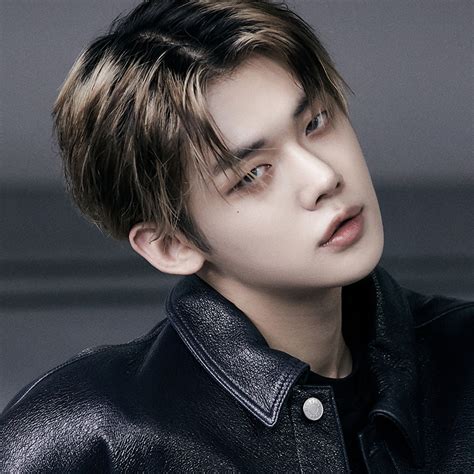 Txts Yeonjun Has A When I Was Your Age Moment With His Fellow