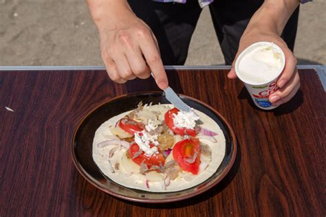 野外でしか食べられない 「世界一臭い食べ物」シュールストレミングの〝本場のおいしい食べ方〟 Soto Lover ソトラバ