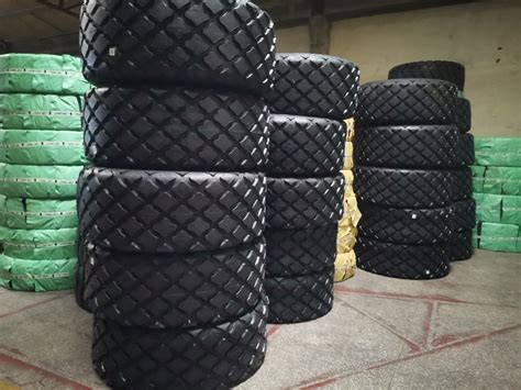 High Traction Pneu Tires R3 Pattern 23 1 26 For Road Roller Compactor