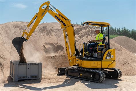 Onsite News Komatsu Europe Presents New Electric Pc33e 6 Mini Excavator