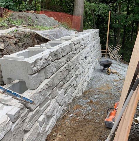 How To Build A Mortar Free Wall With Interlocking Retaining Wall Blocks