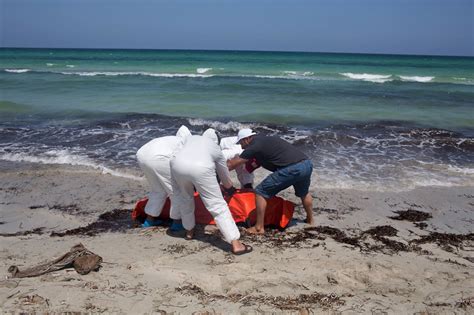 Cuerpos De Inmigrantes N Ufragos Son Recuperados Internacional