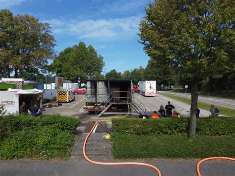 Heißausbildung im Brandcontainer Freiwillige Feuerwehr Waldbronn