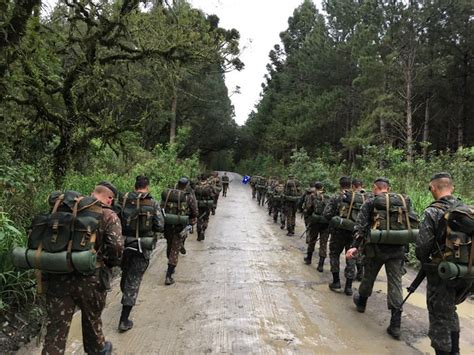 11ª Bateria de Artilharia Antiaérea Autopropulsada realiza Marcha de 24