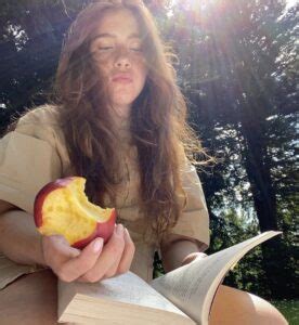 Horny During Ovulation Here S Why Hormona