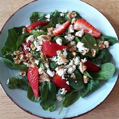 Lekkere Gezonde Salade Met Spinazie Feta Walnoten En Aardbeien