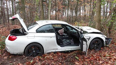 BMW Fahrer Kracht In Langenfeld Gegen Baum