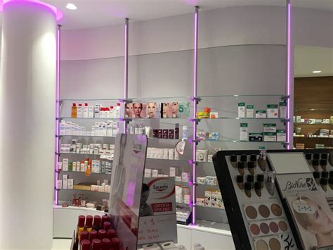 La Farmacia Illuminazione Interna È Luce