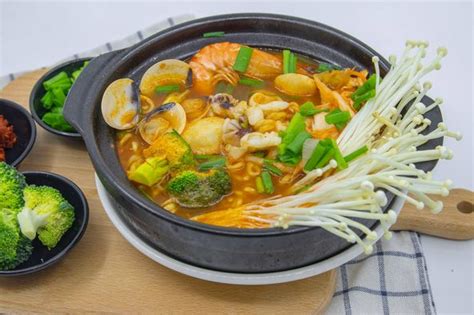 Nạp vitamin CAY cho một tuần mới thật năng lượng Mì cay Hot Hot