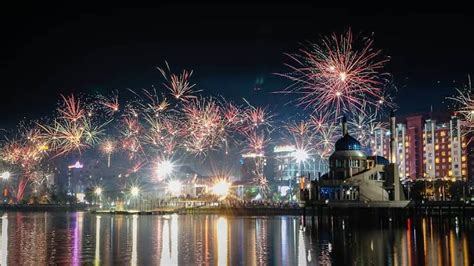 Indonesias Unique Traditions To Celebrate Christmas And Toast The New