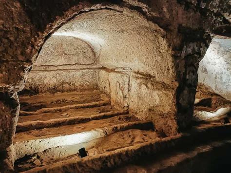 Naples Visite Guid Es Des Catacombes De San Gennaro Getyourguide