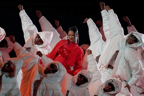 Rihannas Too Sexy For Viewers Her Super Bowl Halftime Show Received