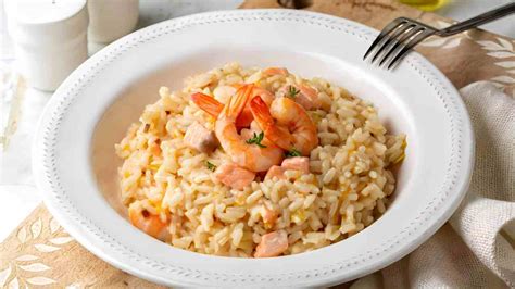 Risotto Cremoso Con Salmone E Gamberetti Delizioso Pranzo Veloce