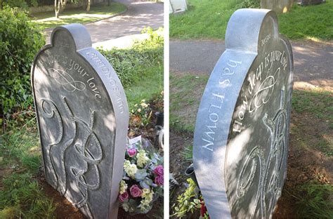 Robin’s headstone in place | News | Robin Gibb