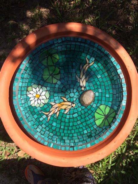 Pin By Michelle On Mosaic Birdbaths Mosaic Birdbath Mosaic Artwork