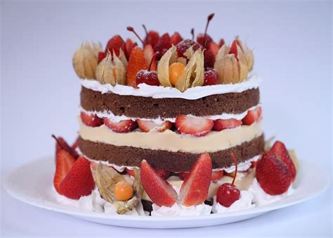 Naked Cake de Morango Chocolate Baba de Moça