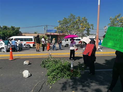 Habitantes Del Poblado De Alpuyeca Bloquean Carretera Para Exigir