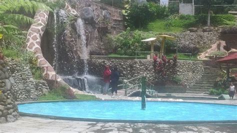 Sensasi Berenang Dekat Sawah Di Keindahan Curug Kiara Danu Kabupaten