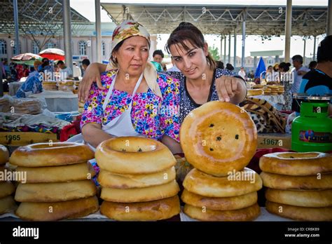 Uzbekistan Samarkand Siyob Bazaar Bread Sellers Stock Photo Alamy