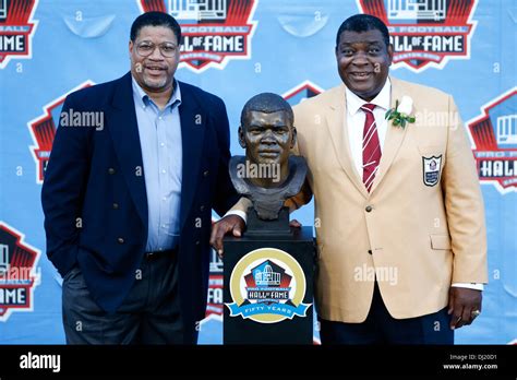 Dave Robinson R And Son Pose At The Nfl Class Of 2013 Enshrinement