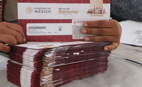 Bienestar federal entrega más de 9 mil tarjetas de apoyo a