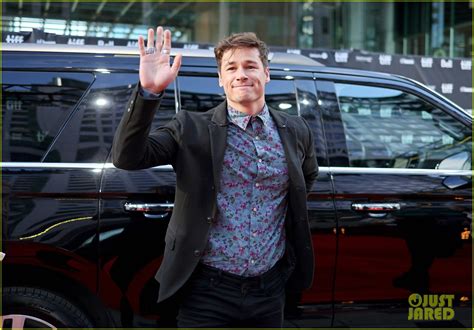 Zac Efron Smiles Wide At Tiff His First Red Carpet Appearance In