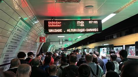 Stanbul Da B Y K Panik S R C S Z Metro Tam Dura Pas Ge Ti