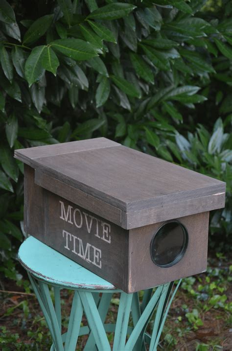 How to Make a DIY Movie Projector For Your Phone