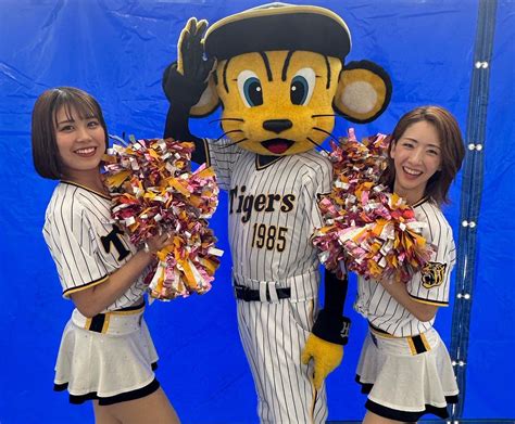 梅雨虎 がんばれ岡田阪神 on Twitter RT TigersDreamlink トラッキーとTigersGirlsのAyaka