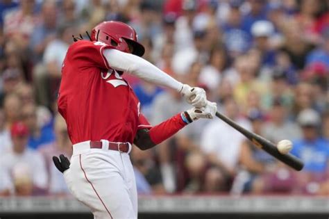 Reds' De la Cruz hits 1st big league homer, then triples | AP News