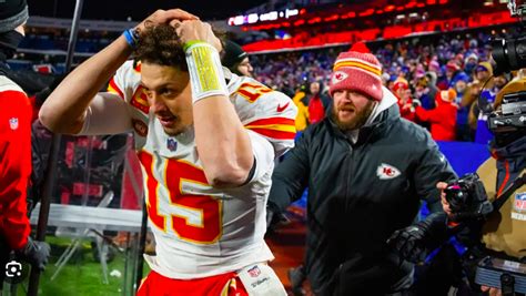 Watch Bills Fans Pelt Patrick Mahomes With Snowballs After Chiefs Win