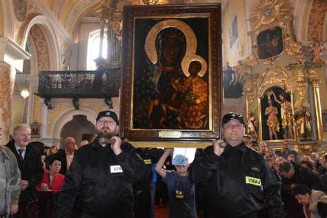 Cudowny obraz Matki Bożej Jasnogórskiej w Bazylice Mniejszej w Sieradzu