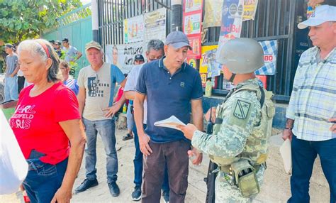 Bajo resguardo huyen 200 de la sierra de Petatlán y Tecpan por violencia