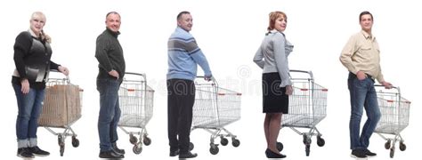 Grupo De Personas Con Carro Aislado En Blanco Foto De Archivo Imagen