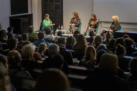 Gespr Chsrunde Flygirls Frauen Im Graffiti Mit Friederike H User