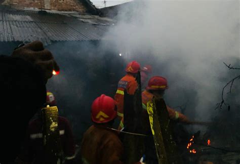 Dapur Dan Gudang Kayu Milik Warga Sawojajar Ludes Dilalap Jago Merah