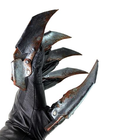 One Set Of Two Handcrafted Genuine Leather Gloves With Claws In Rusted