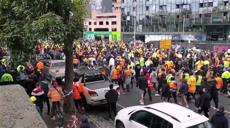 Anonyme Citoyen On Twitter Les Ouvriers Du B Timents Manifestent Pour