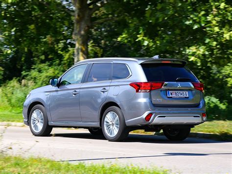 Foto Mitsubishi Outlander Diamond Phev Heck 011 Vom Artikel Mitsubishi Outlander Diamond