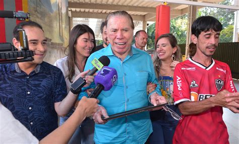 Foto Silvio Santos Aos Anos Tamb M Votou E Foi Cercado Por F S E