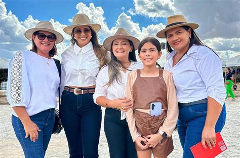 Prefeita Aline Vasconcelos prestigia Festa Amigos do Leite em Poço