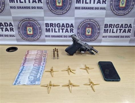 Jovem é preso por tráfico de drogas e porte ilegal de arma em Porto