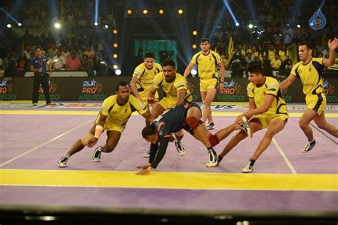 Telugu Titans Vs Bengal Warriors Kabaddi Match Photos Photo 43 Of 78