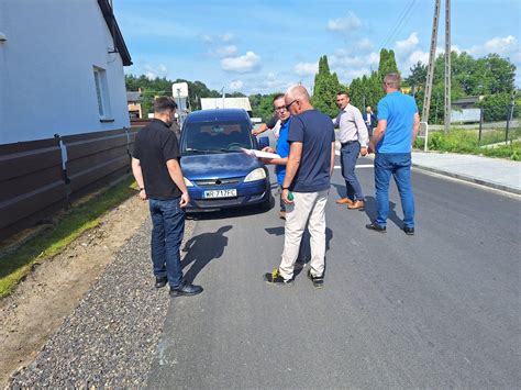 Nowa droga powiatowa równa jak stół i piękny chodnik na odcinku relacji